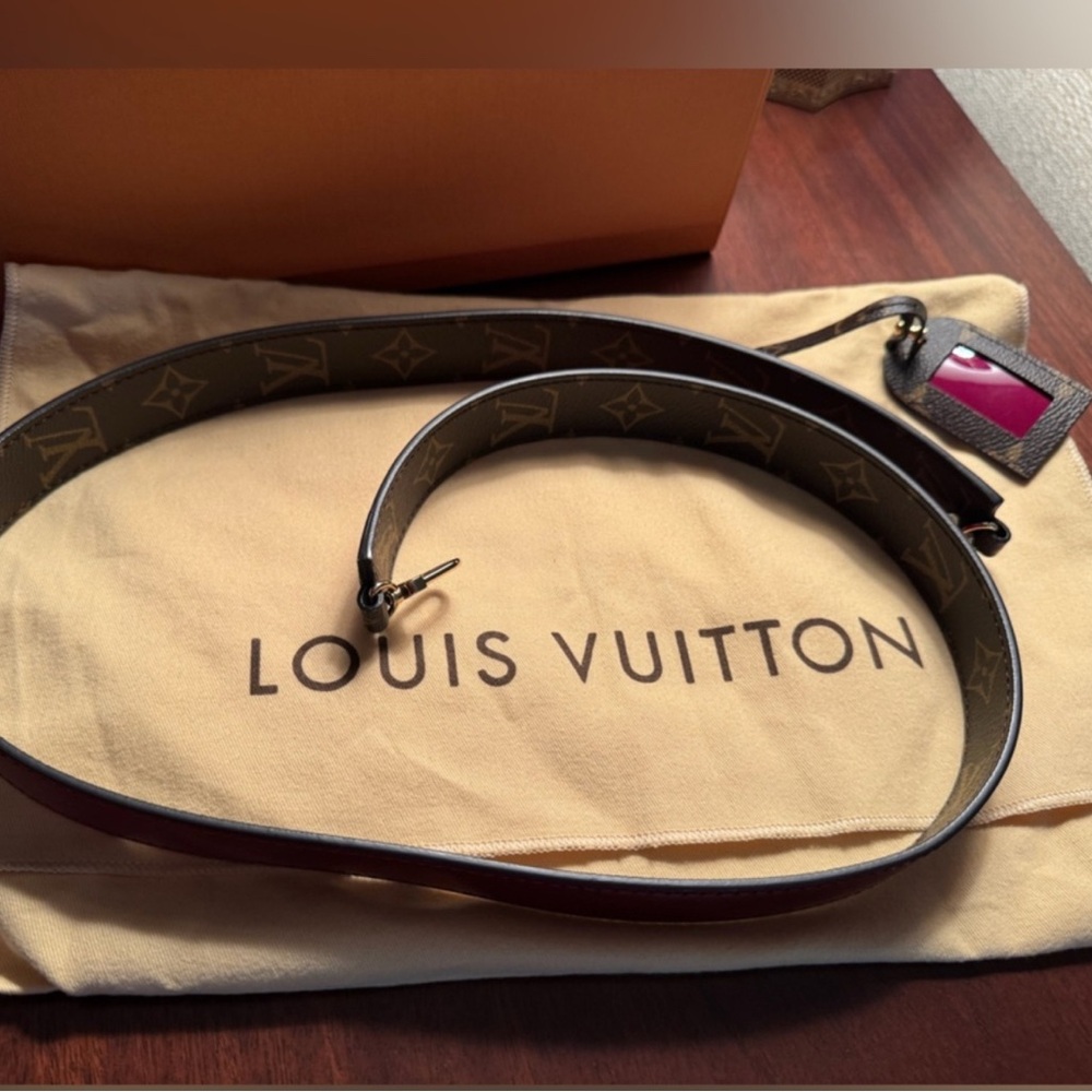 Louis Vuitton 2018 Vernis Miroir Alma BB satchel; Like New! - Picture 13 of 13